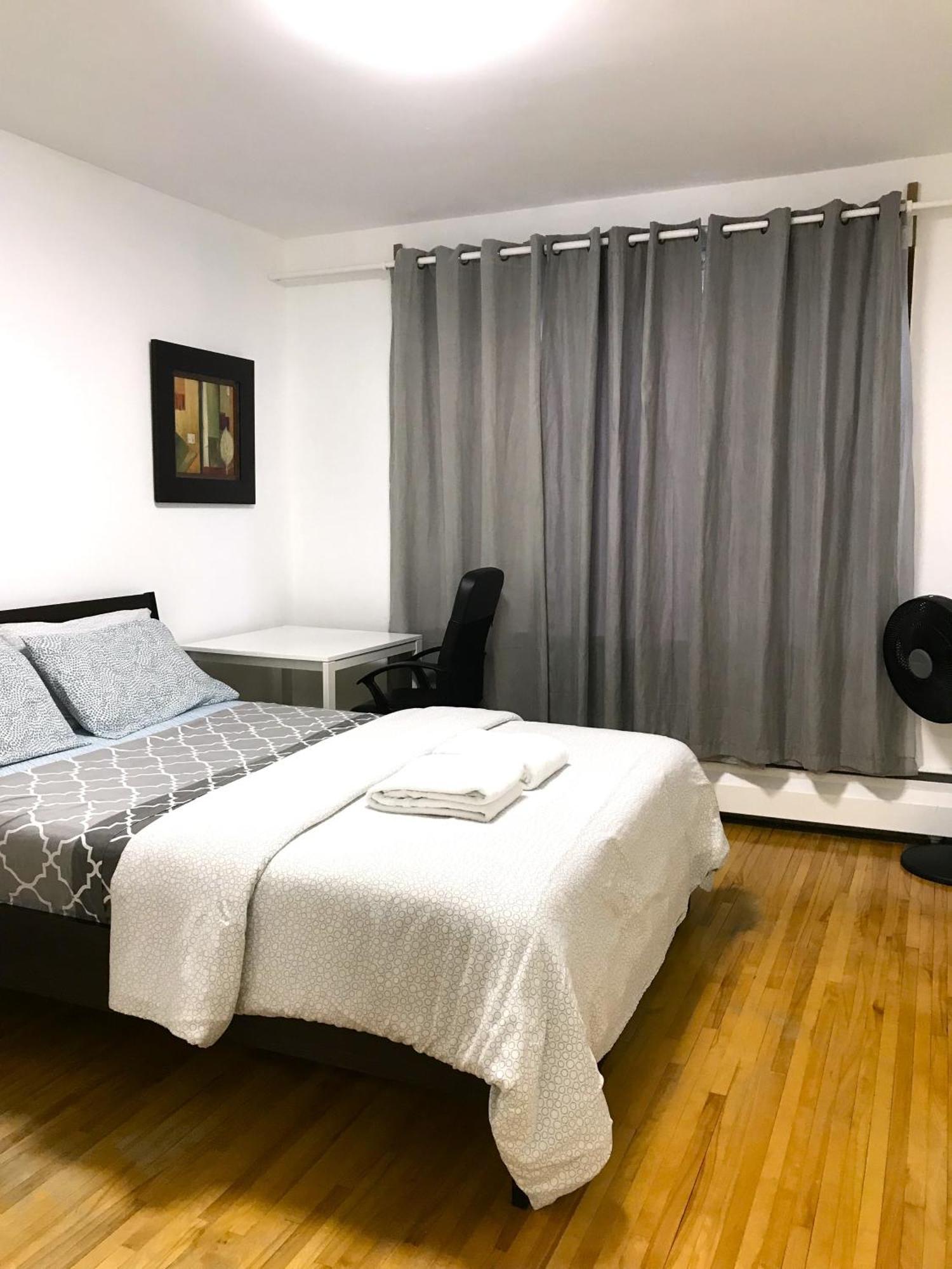 Big Private Room Midmontreal Next To Station Metro - Parking Free Exterior photo